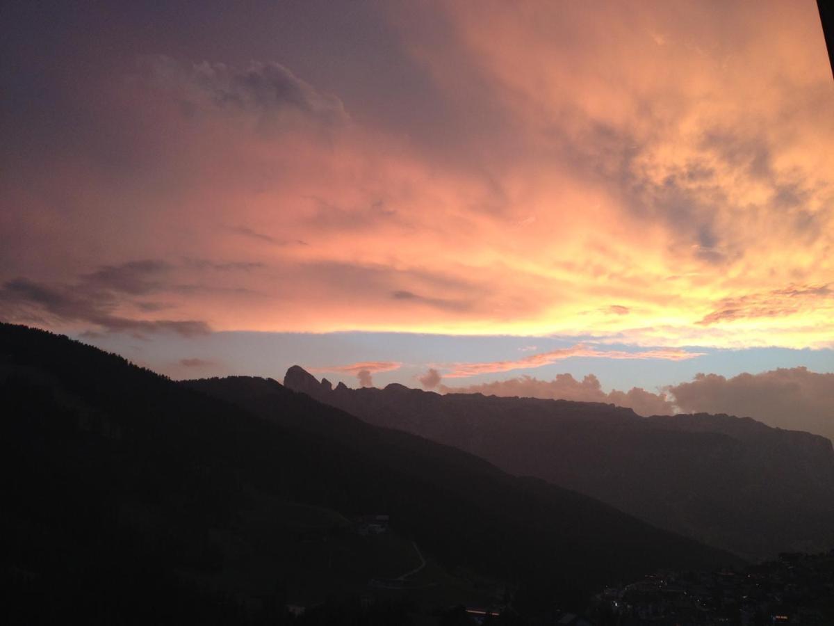 Garni Baita San Cassiano  Buitenkant foto