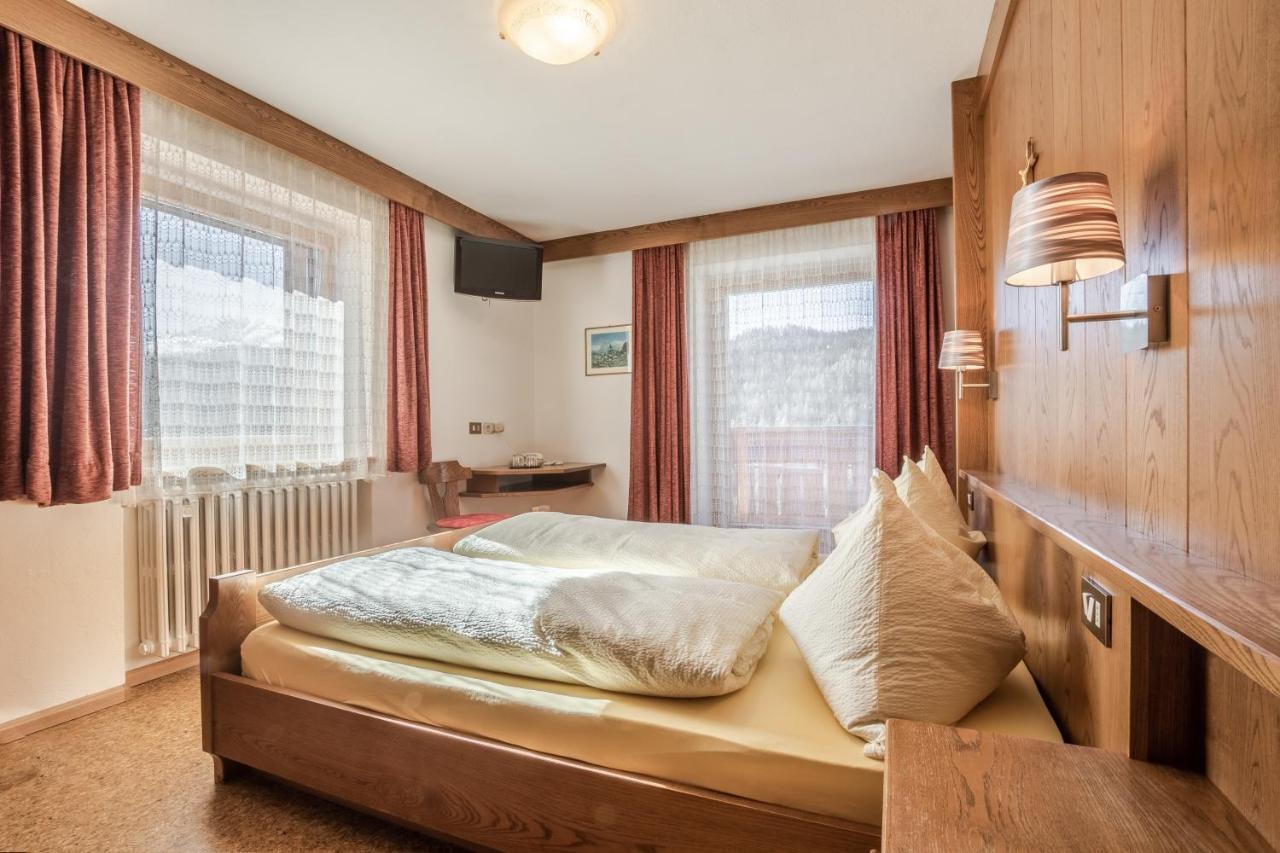 Garni Baita San Cassiano  Buitenkant foto