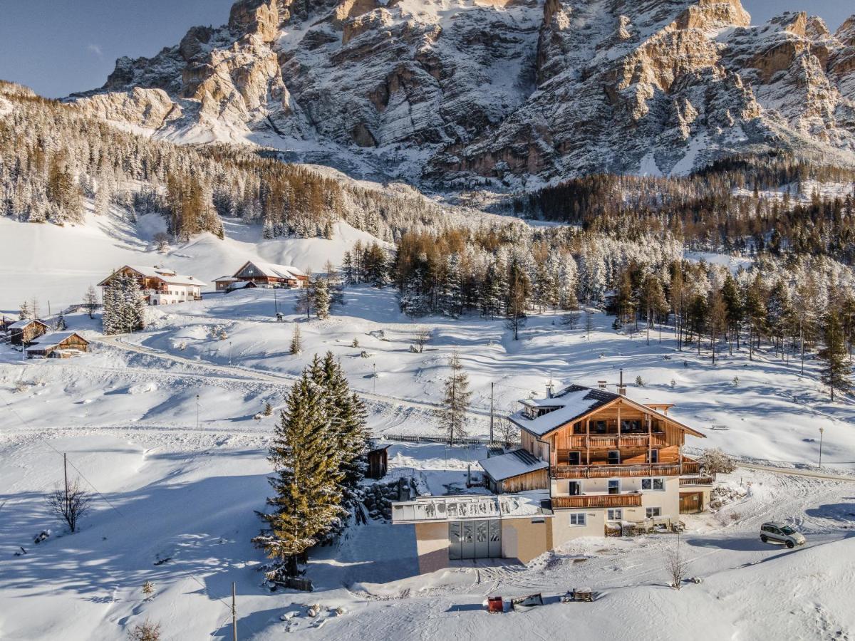 Garni Baita San Cassiano  Buitenkant foto